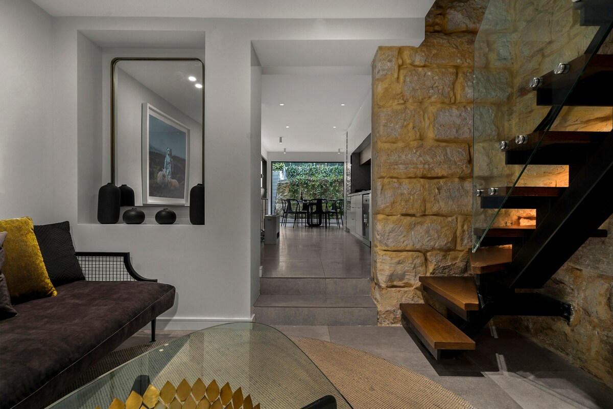 Sandstone Stanley - Large Inner City Luxury Home