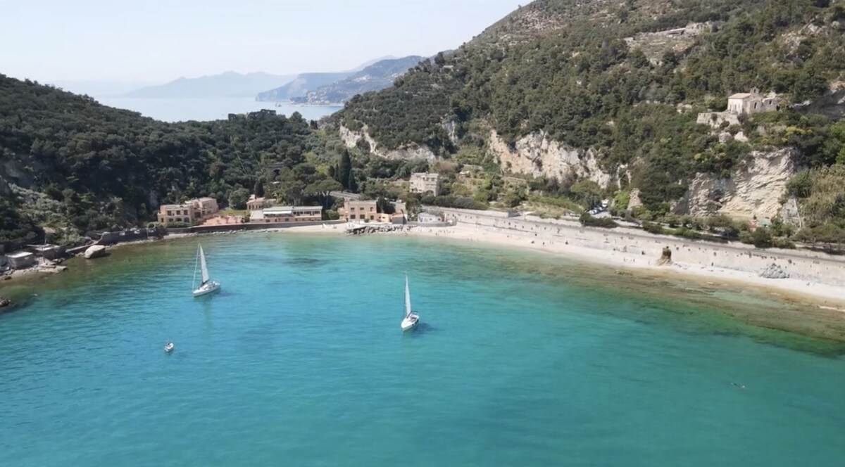 Casa sul mare, giardino e posto auto