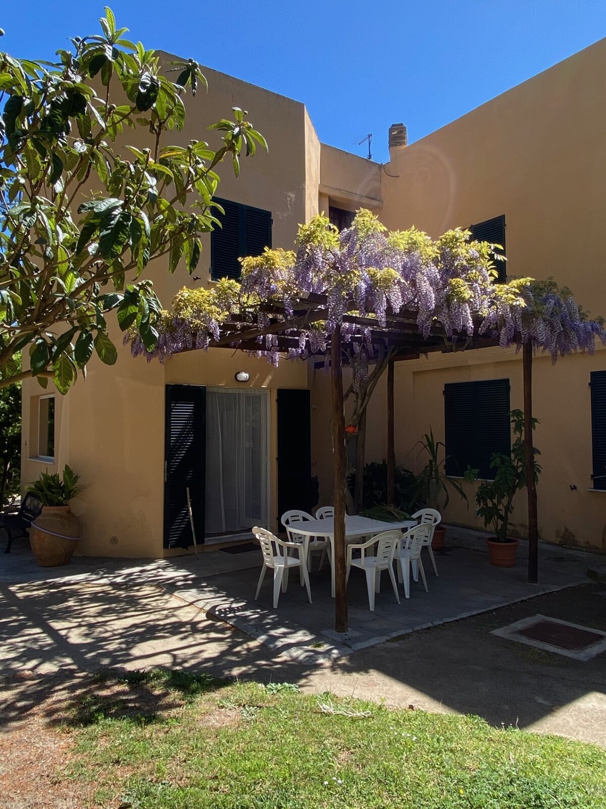 Casa sul mare, giardino e posto auto