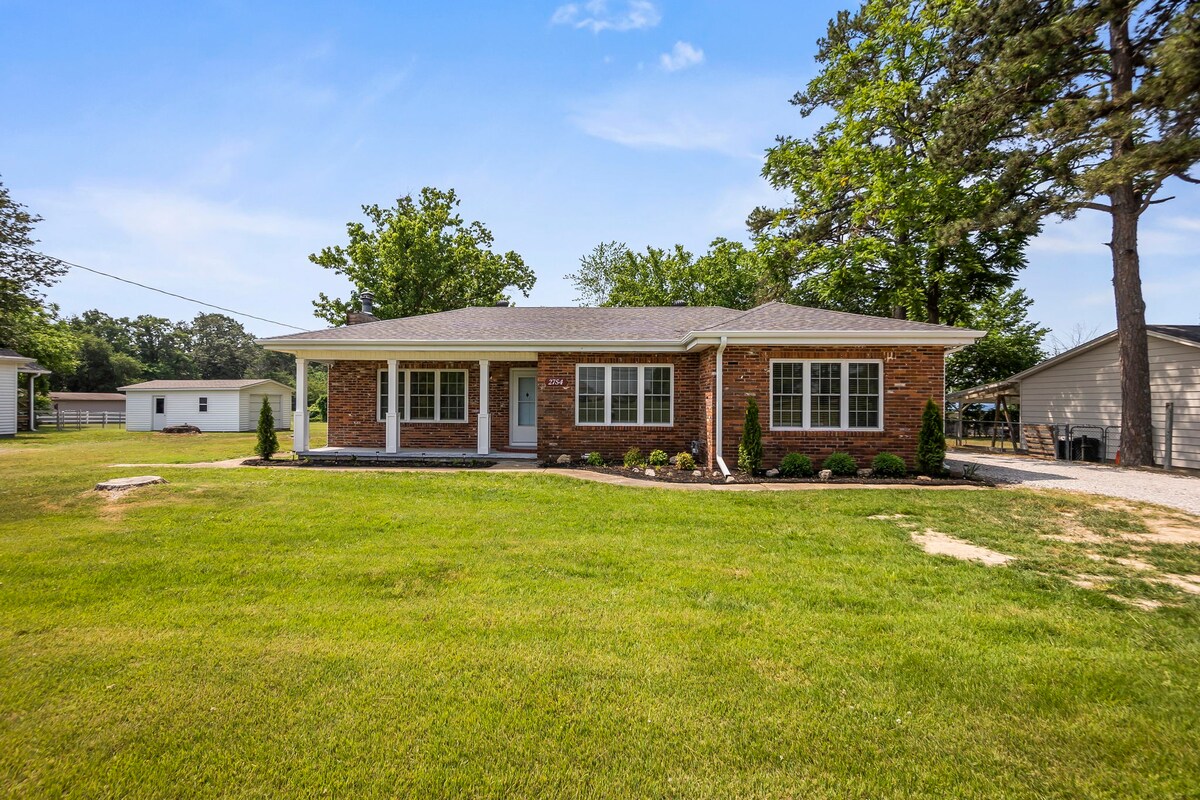 Newly Renovated 6 Bed Home in Quiet Neighborhood