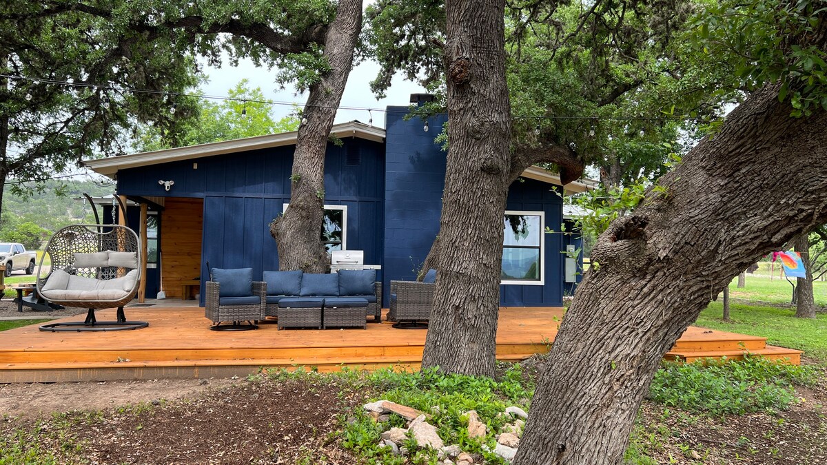 Secluded Private Getaway on the Nueces River!