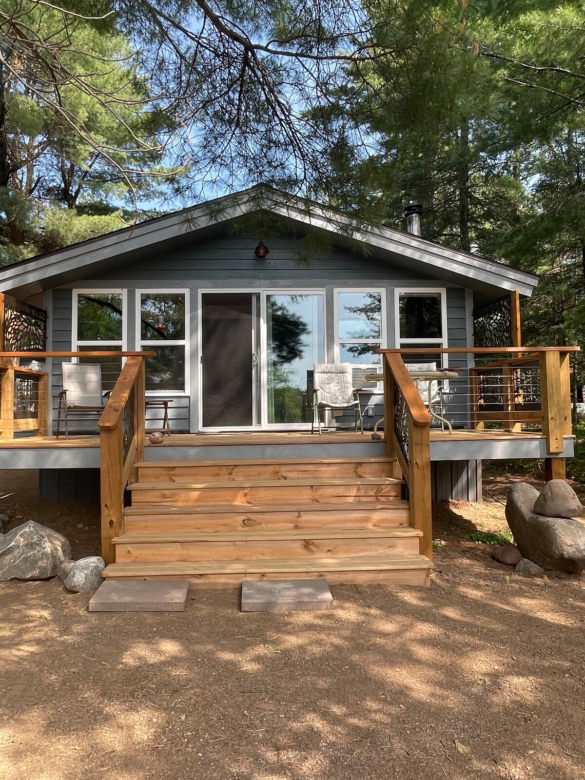 Beautiful cabin on Private Lake