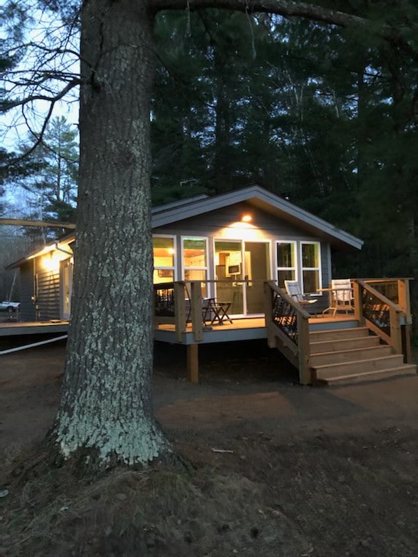 Beautiful cabin on Private Lake