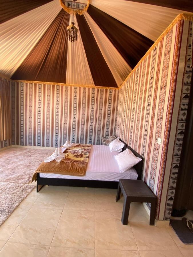 Comfortable tent with amazing views in Wadi Rum