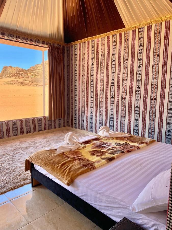 Comfortable tent with amazing views in Wadi Rum