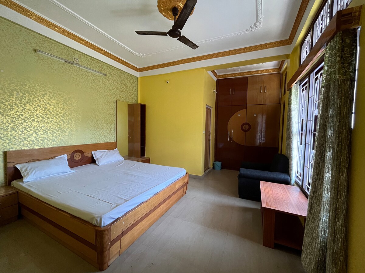 Hilltop Homestay Double Room w Private Balcony