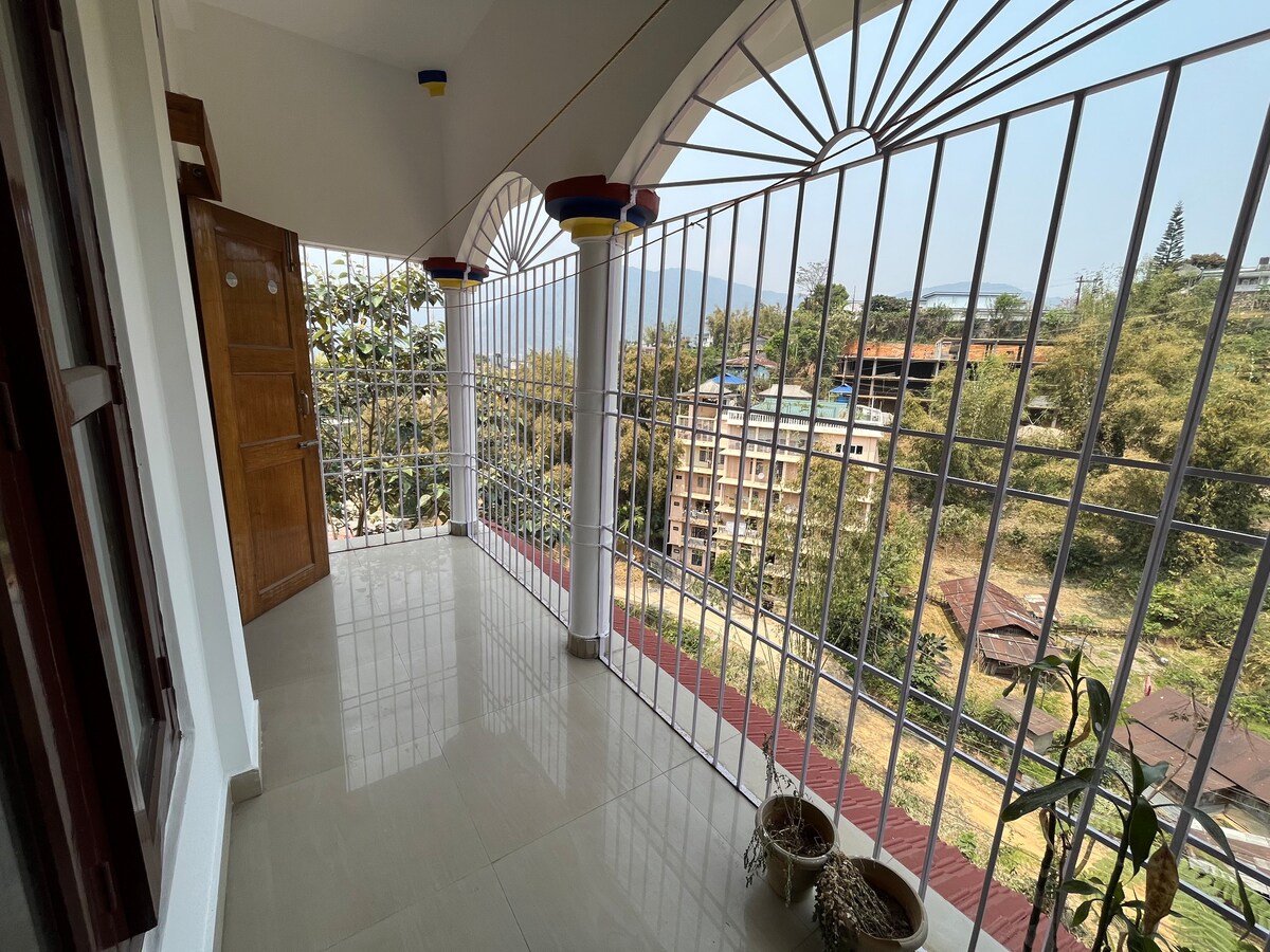 Hilltop Homestay Double Room w Private Balcony