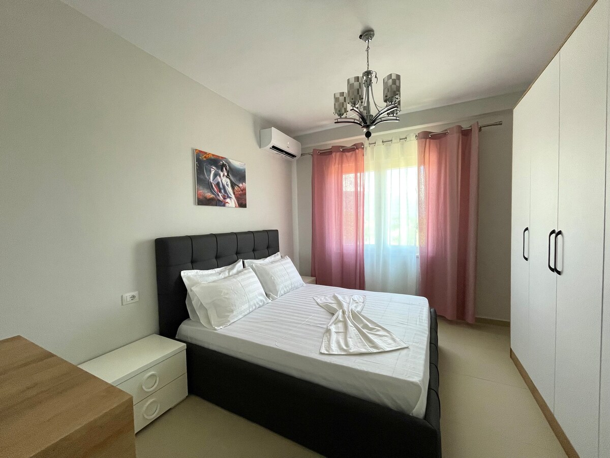 AJ Apartments 5: Sea Gem in the Heart of Velipoja
