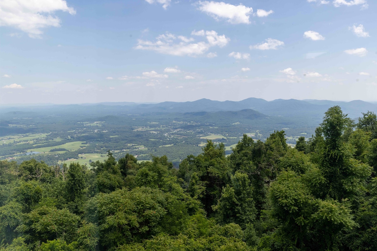 Mountain Overlook House - Blue Ridge Parkway