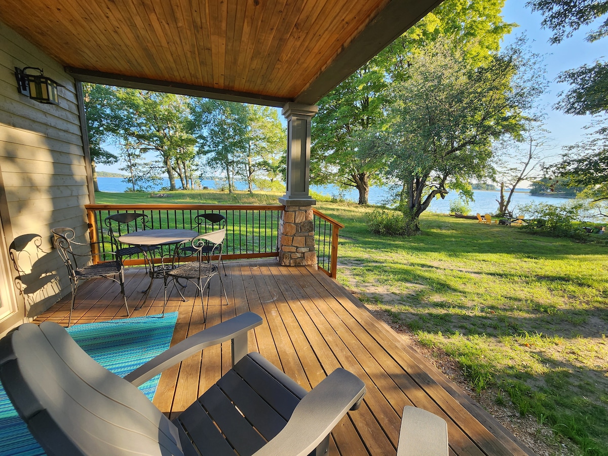 Osprey Landing  Island Cottage, St Lawrence River