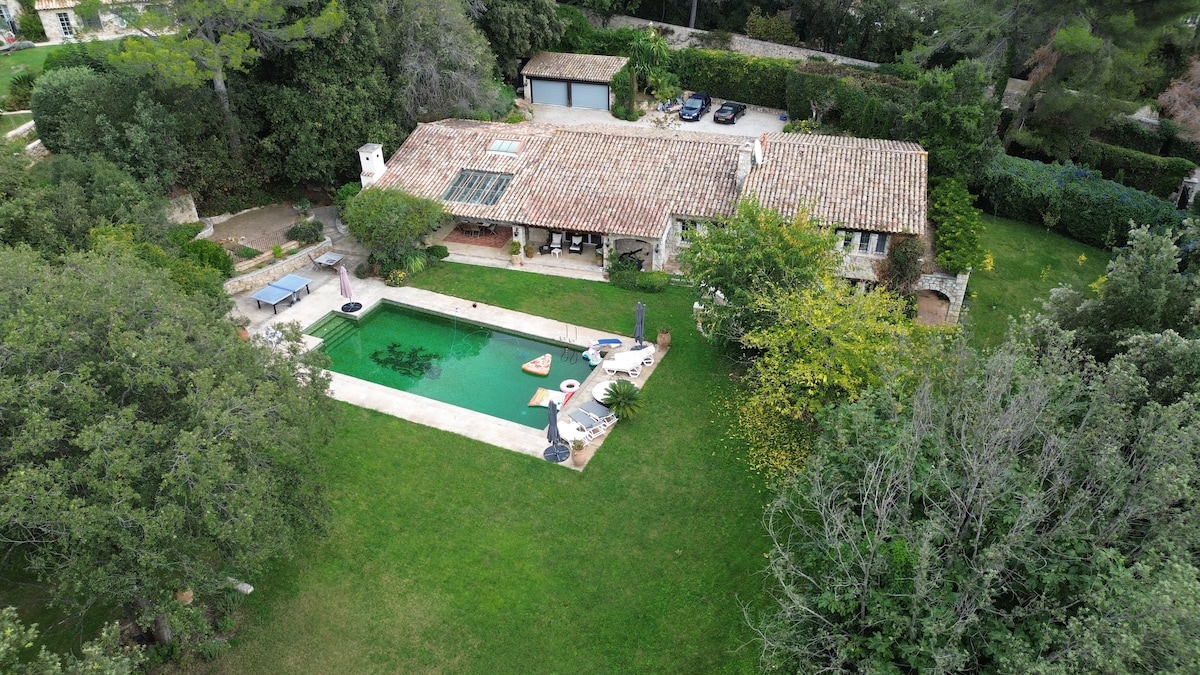 Villa 'Le Snug' - Large Garden, 6 Double Bedrooms