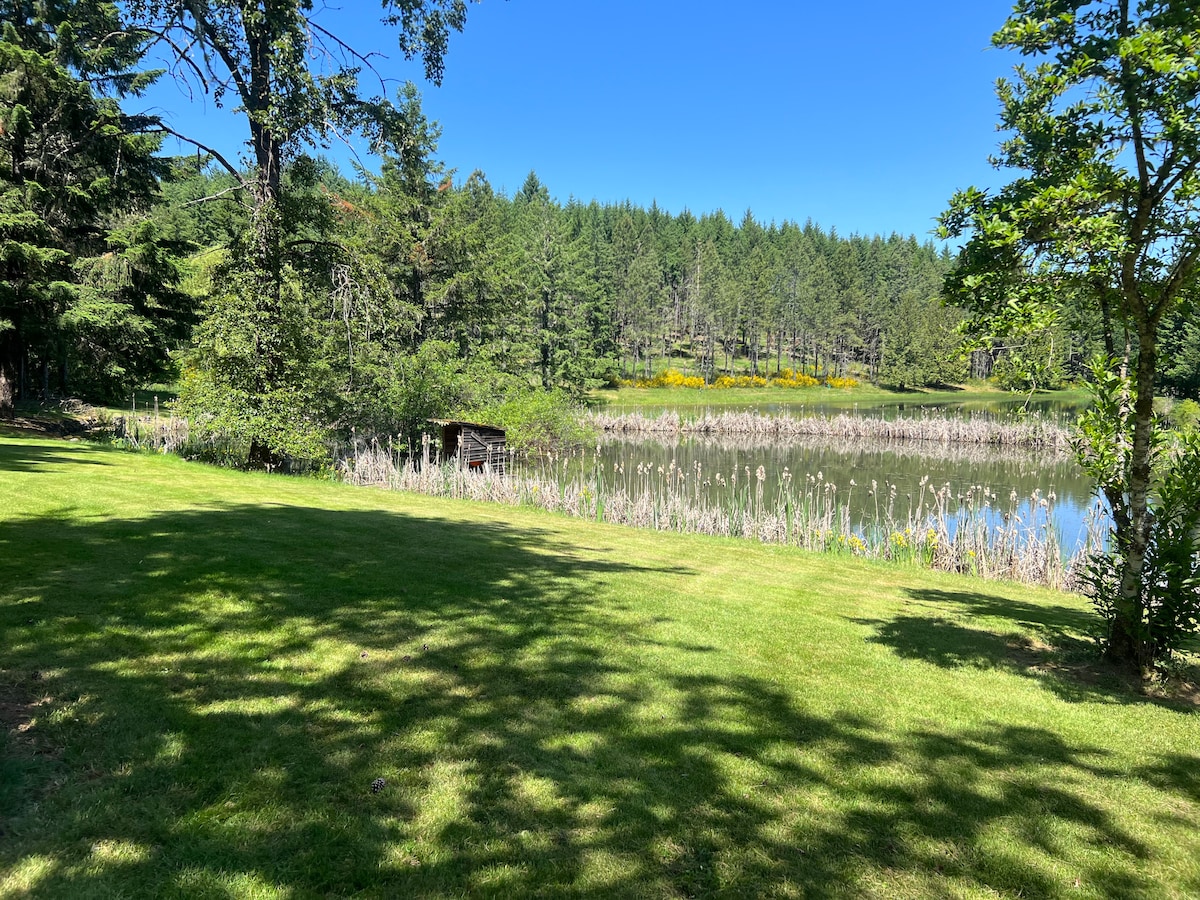 Tranquil Lakeside Home