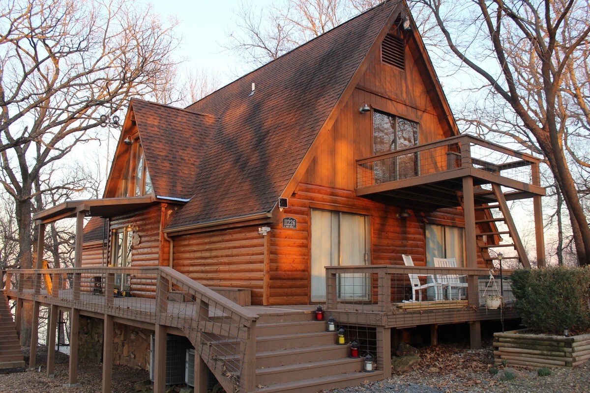 Majestic Log Cabin, Lake View