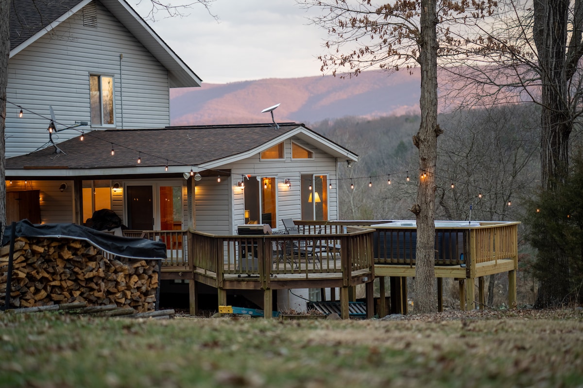 Spacious|Hot Tub| River Activities|Amazing Views