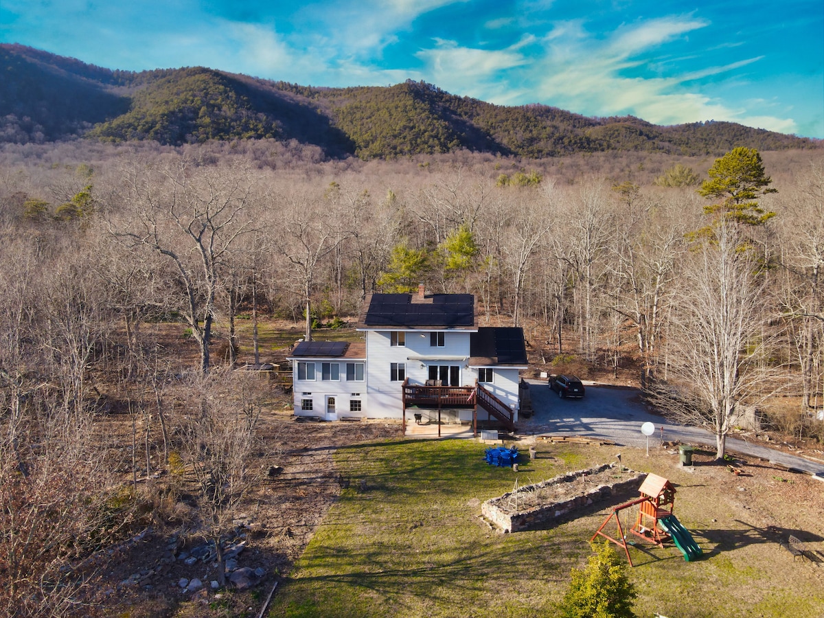 Spacious|Hot Tub| River Activities|Amazing Views