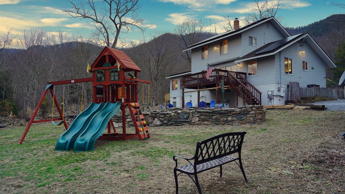 Spacious|Hot Tub| River Activities|Amazing Views