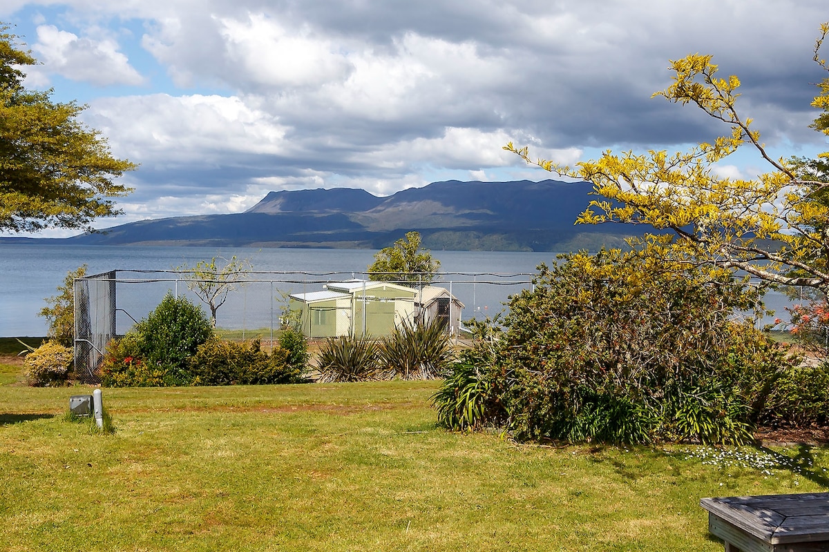 Lakefront Tarawera Bliss