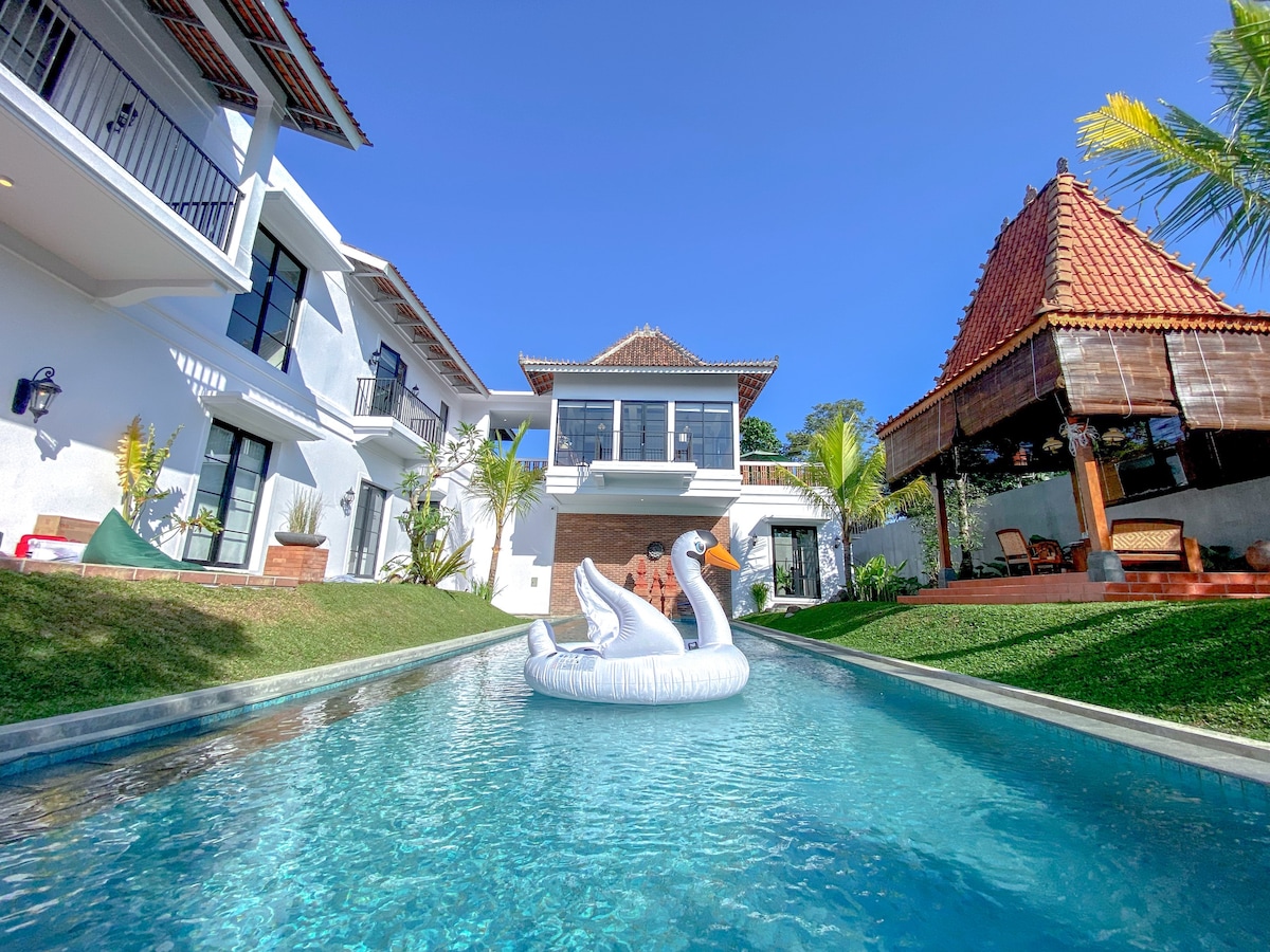 Luxury Villas 3 BR Merapi View