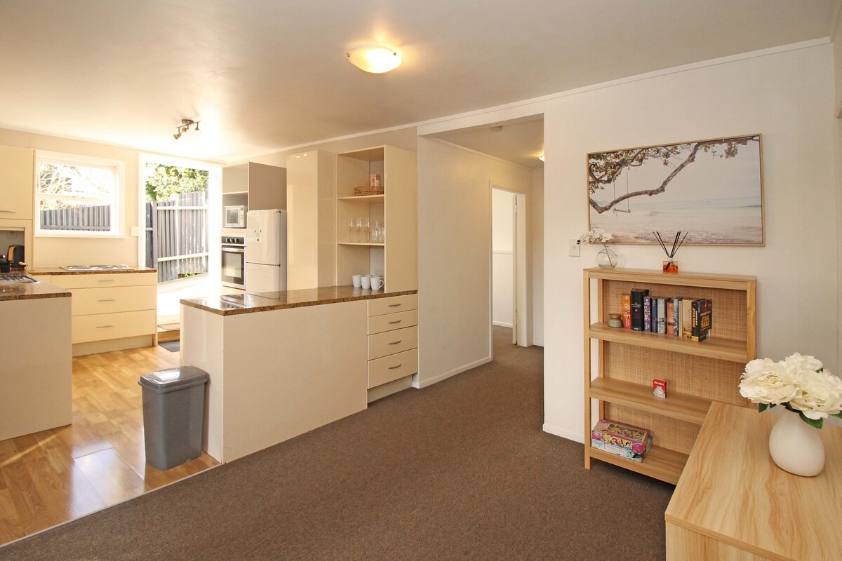 Central 2 bed Apartment in Kingsland Villa