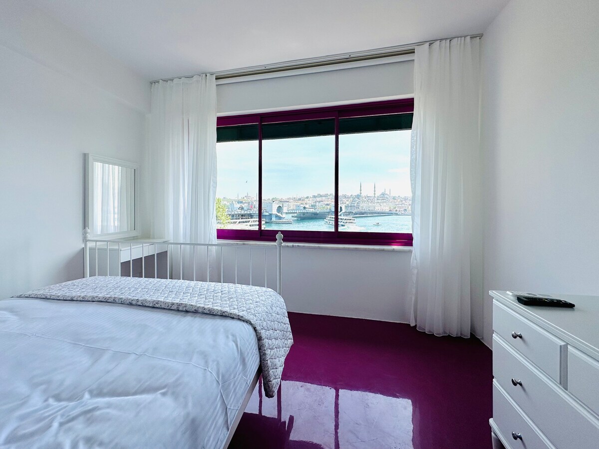 带海景的紫色房间！