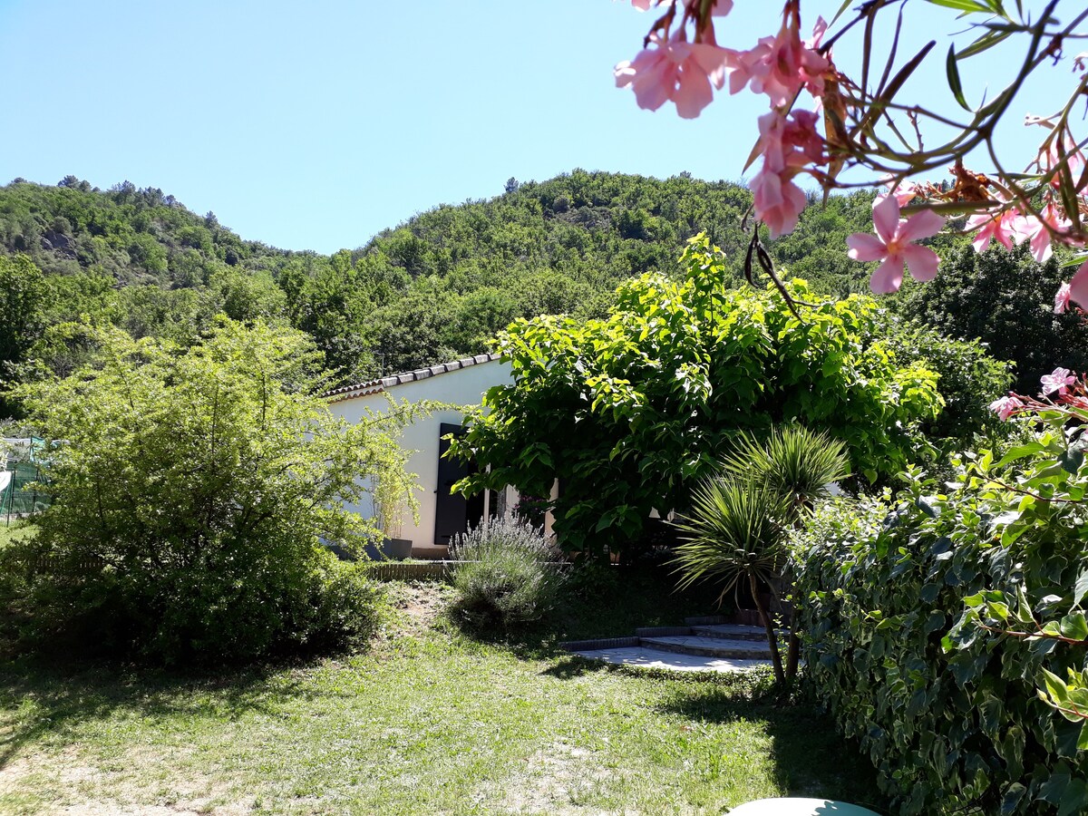 VILLA piscine privée et jardin, 4 pers.