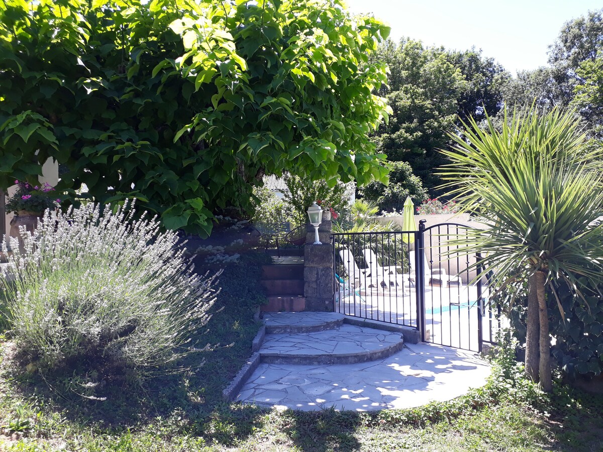 VILLA piscine privée et jardin, 4 pers.