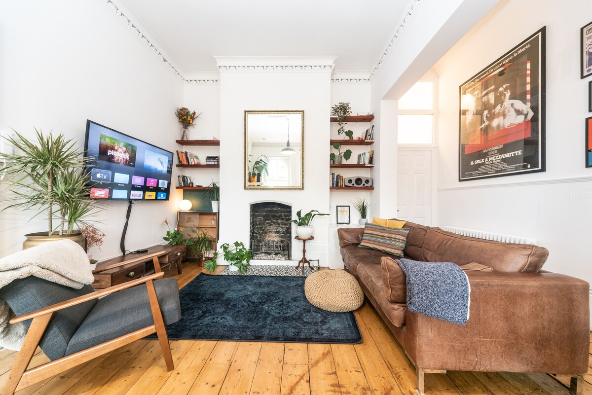 Rustic & Quirky Flat in Charming Charlton Village