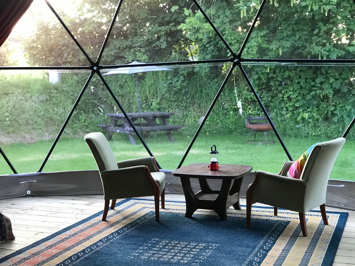 Spacious Dome, outside Slapton