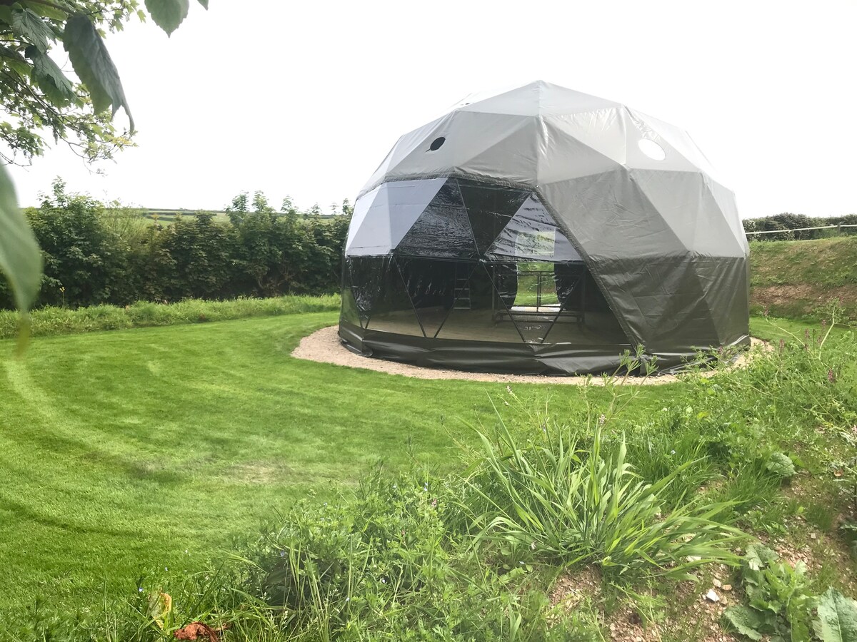 Spacious Dome, outside Slapton