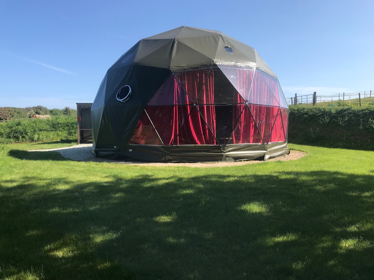 Spacious Dome, outside Slapton