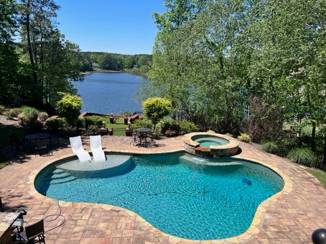 Amazing Lake view Estate Home w/pool & Jacuzzi.