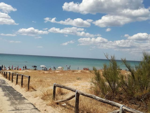 Lido Chiatona-Stazione di Palagiano的民宿