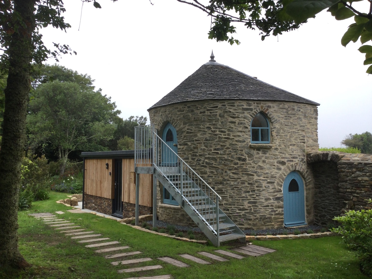 Historical Secluded Roundhouse