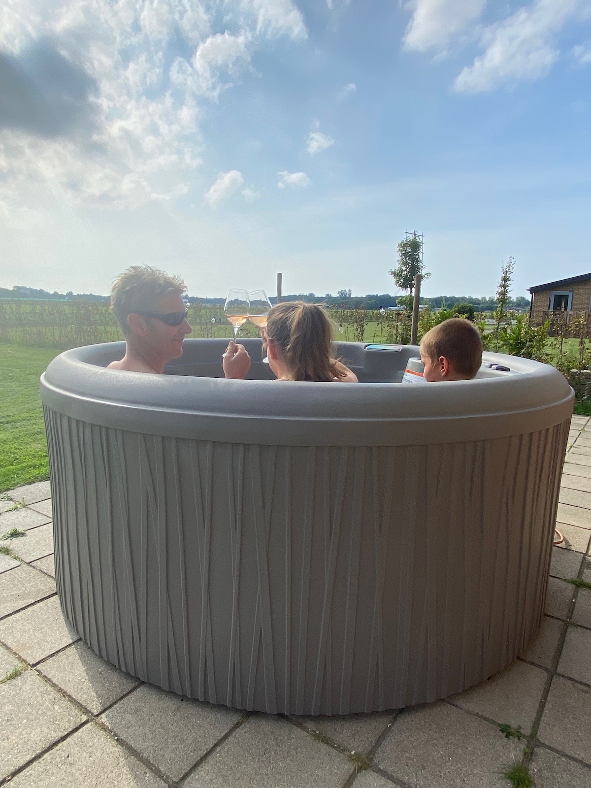 Sunset Lodge, with jacuzzi and panoramic view!