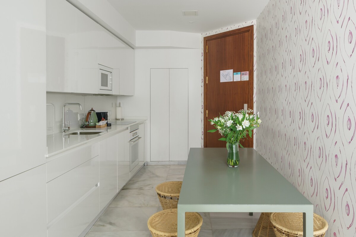 numa | Bright Apartment with Private Balcony