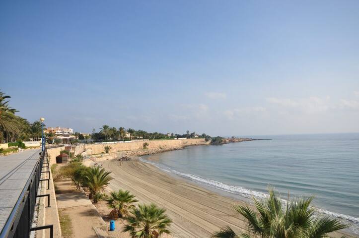 Playa Flamenca,Orihuela Costa 的民宿