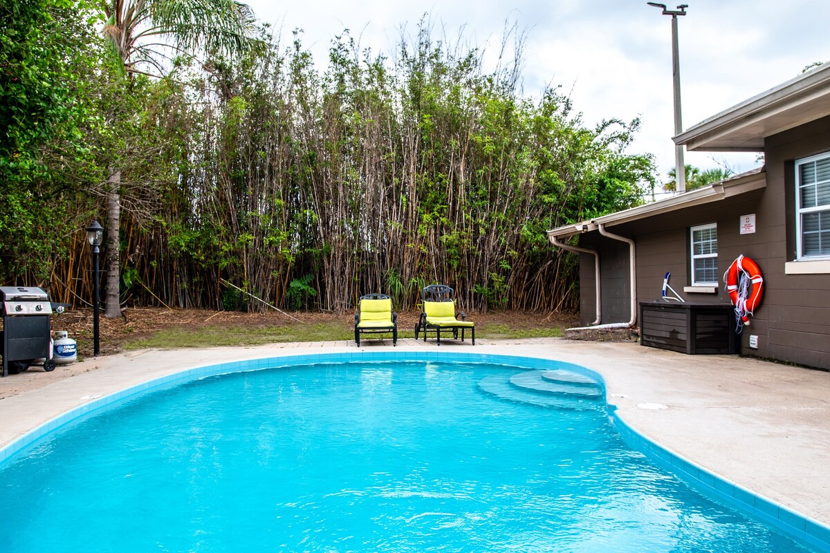 SouthTampa Pool Home Sleeps12 Stadium 10 Mins BBQ