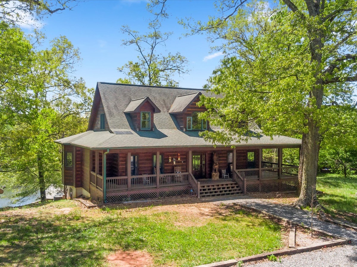 Lake Views | Hot Tub | Fire Pit | 6bed!