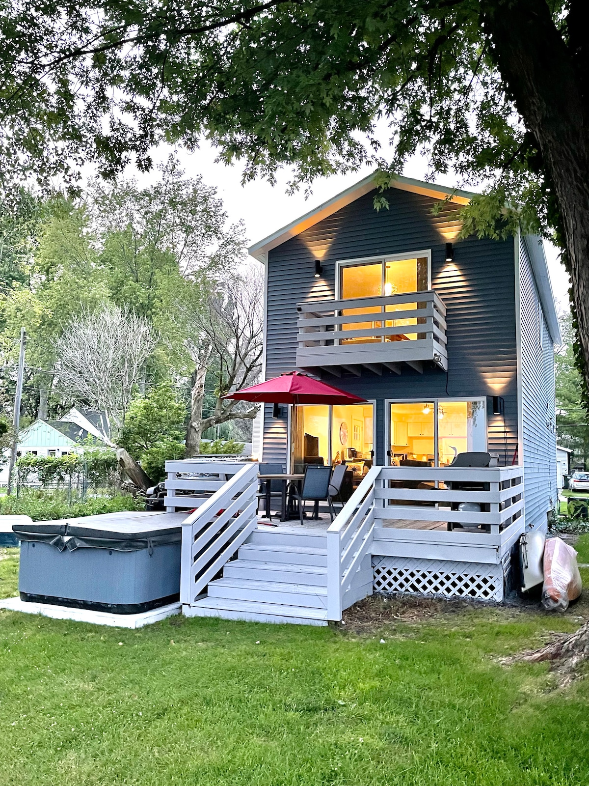 The Boathouse on Mona Lake