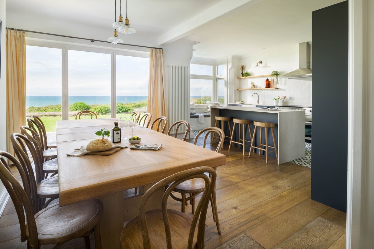 Beautiful home with sea views in Widemouth Bay