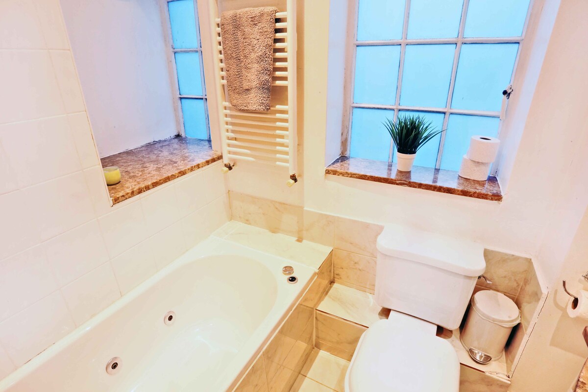 En-suite/Bath/starlight