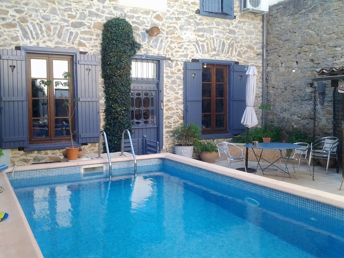 Maison pierre piscine chauffee