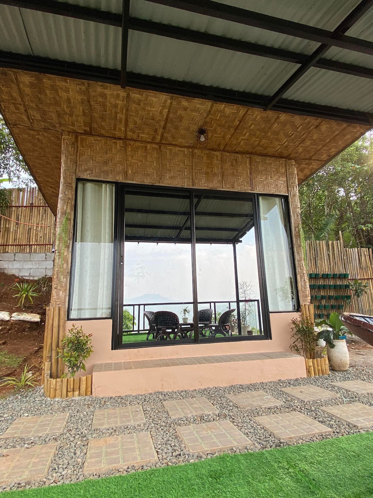 Panoramic Mountain View Cabin in Tanay