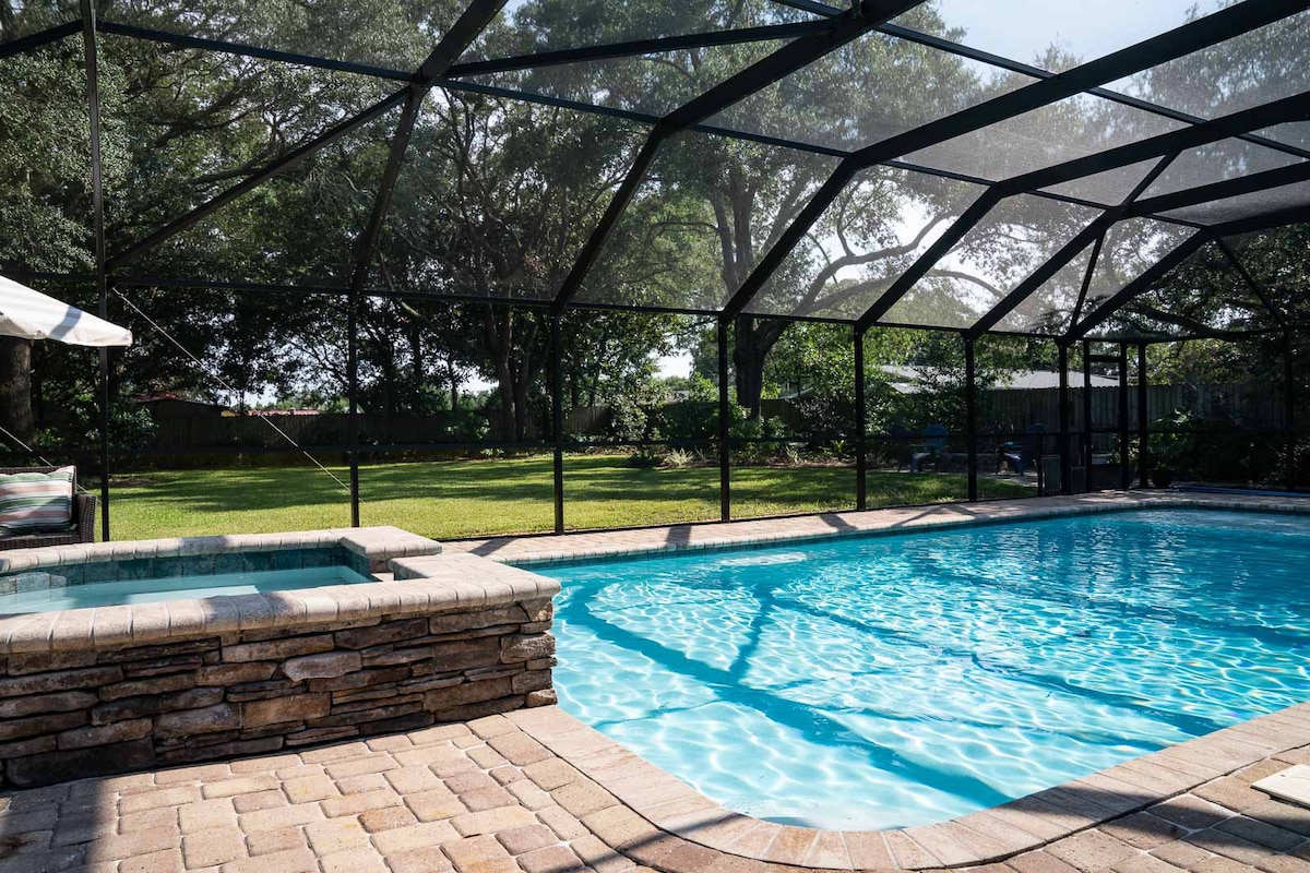 Amazing Private Pool & Hot Tub & Outdoor Kitchen