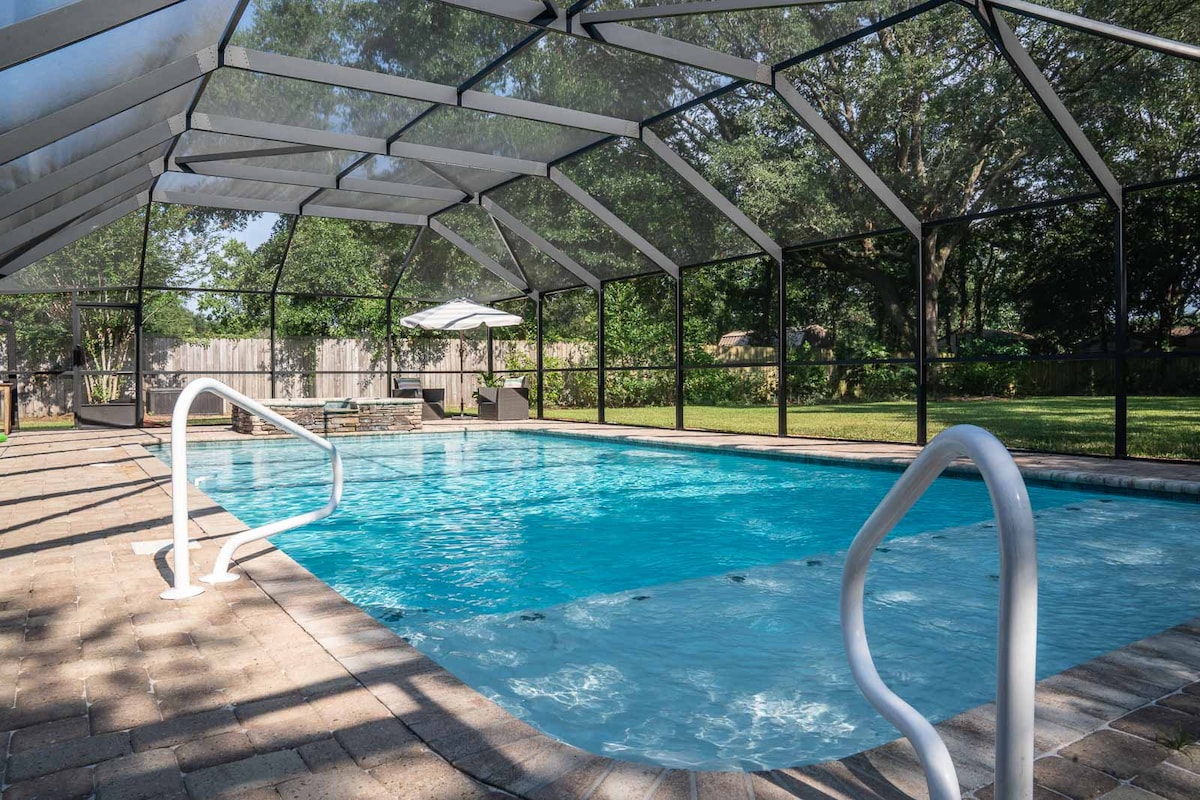 Amazing Private Pool & Hot Tub & Outdoor Kitchen