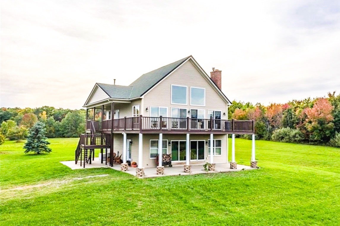 Lakeview house with hot tub and 40 acres