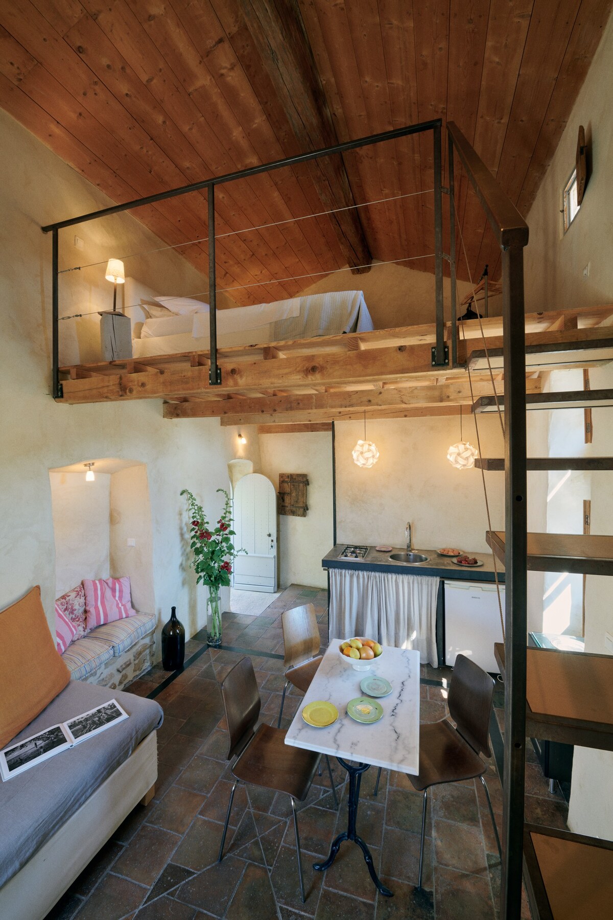 Charming TinyHouse + pool access