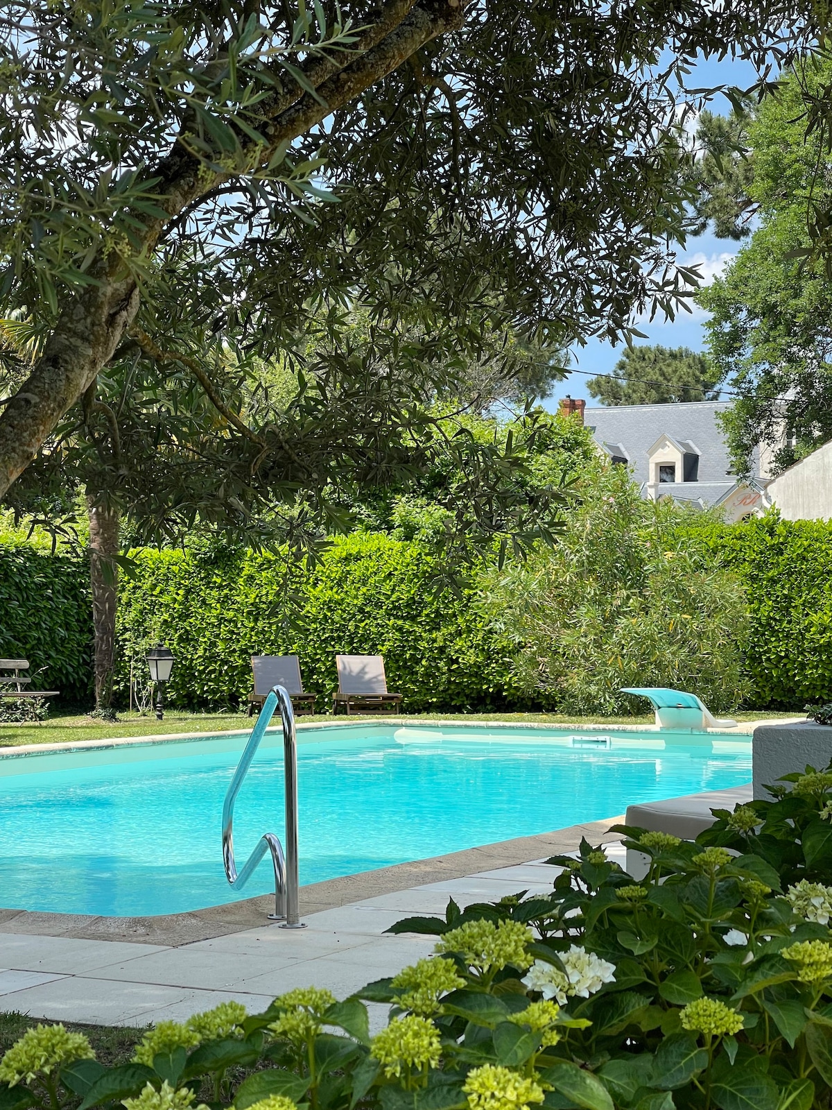 Villa avec piscine Domaine des Fées à 100 m plage