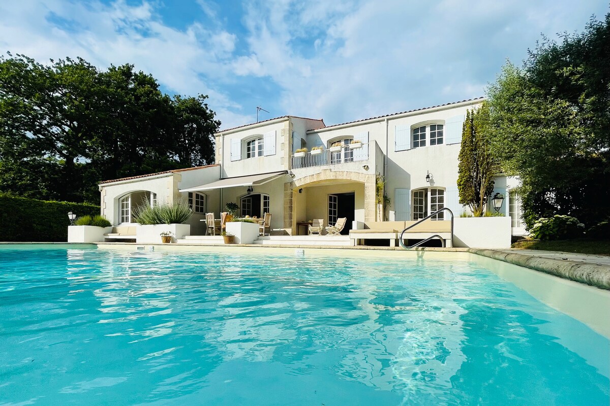 Villa avec piscine Domaine des Fées à 100 m plage
