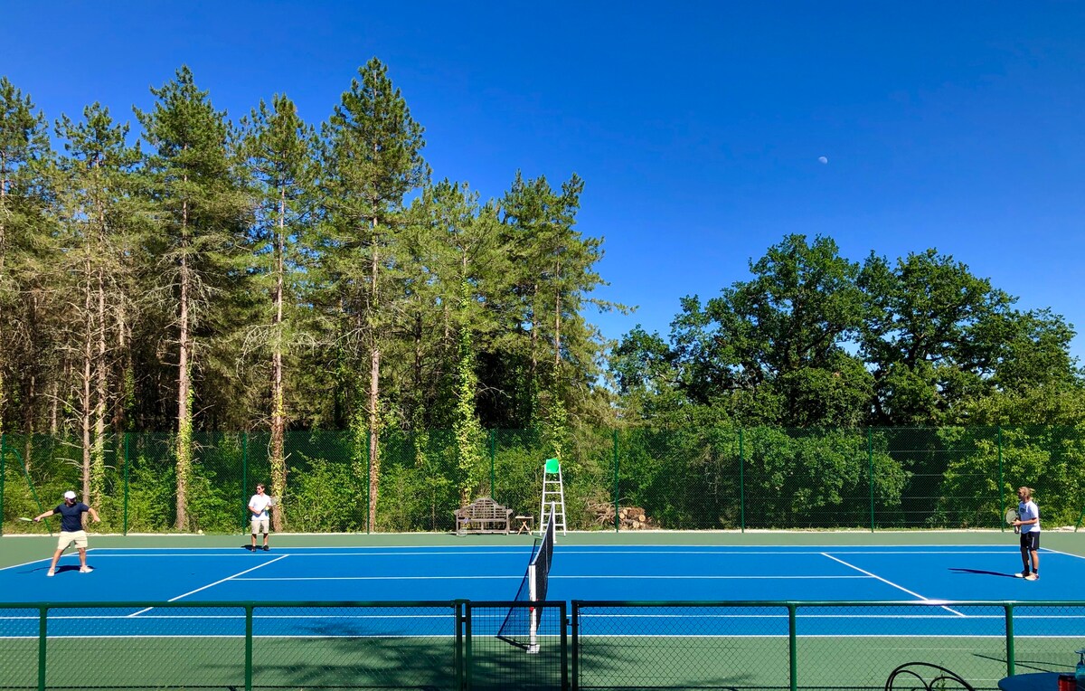 Tennis, pool and views!